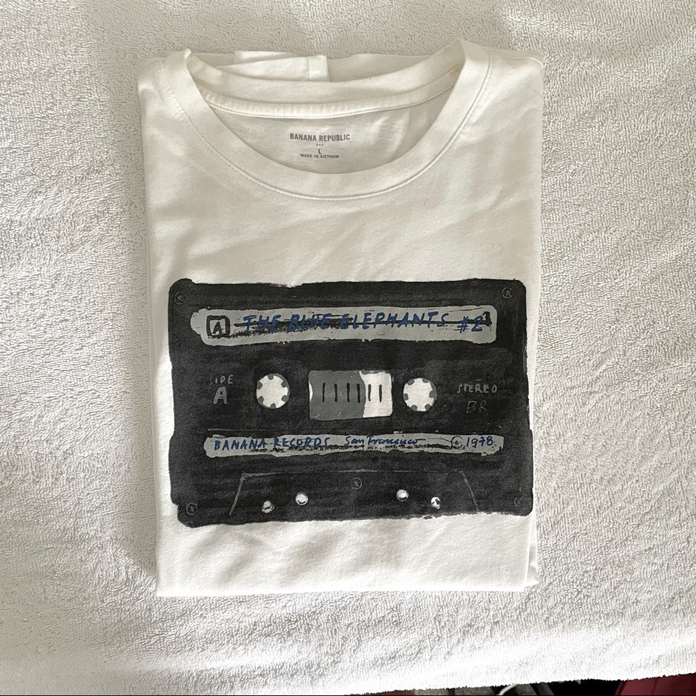 Banana Republic White Shortsleeve Graphic Tee